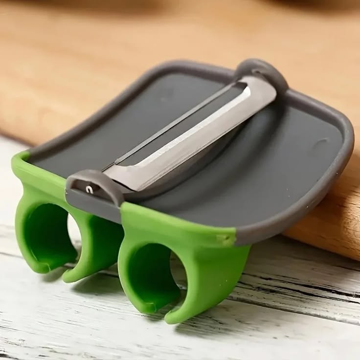 Finger Grip Vegetable Peelers for Kitchen
