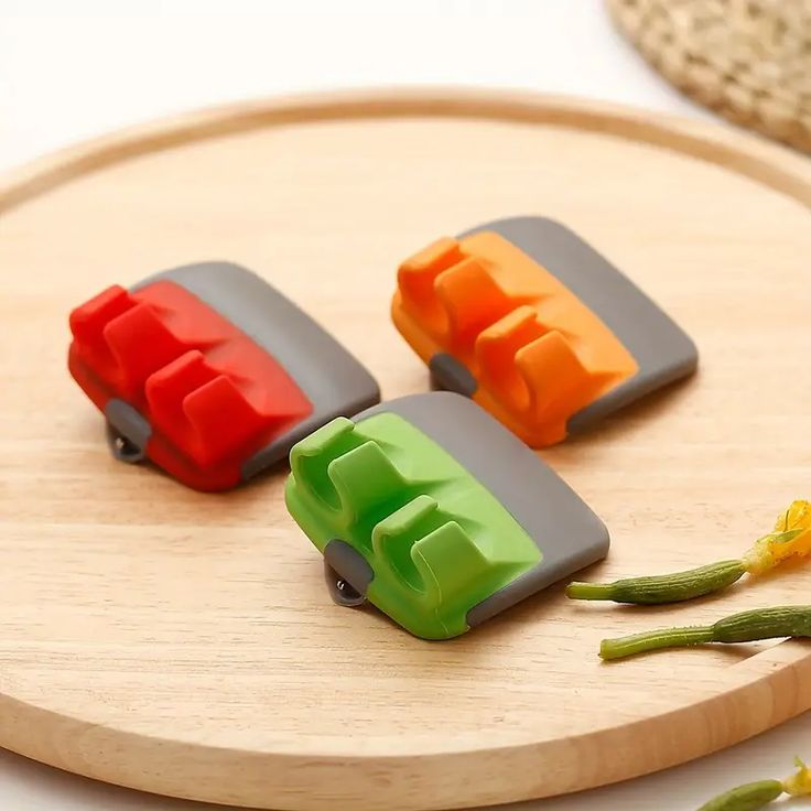 Finger Grip Vegetable Peelers for Kitchen